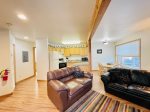 Beartooth Montana Getaway - Living Area